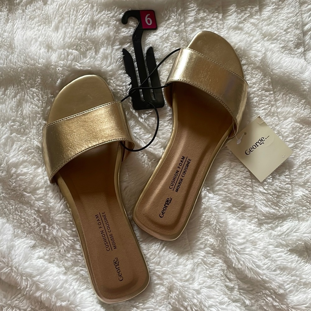 BNWT George Sandals - Gold ✨